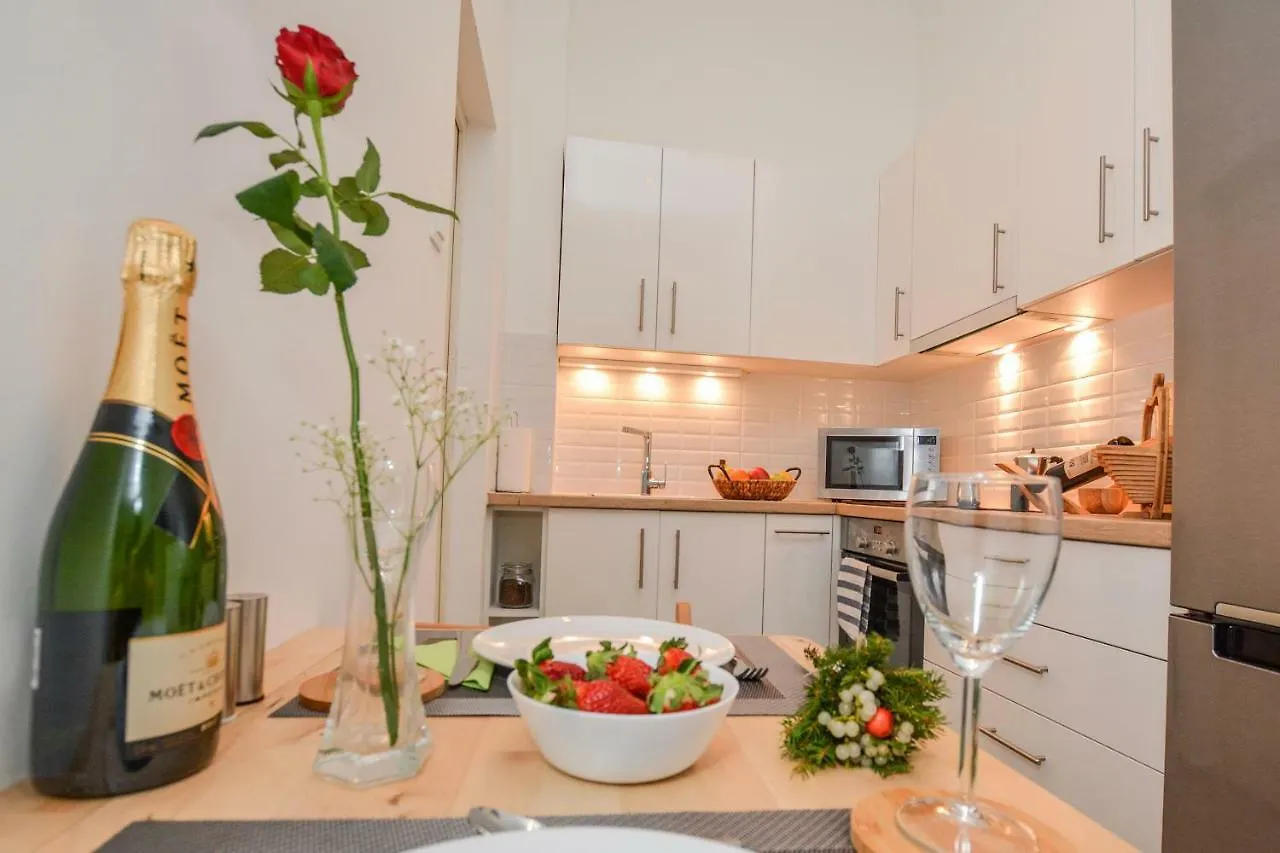 Timeless Apartment With Free Private Parking Budapest